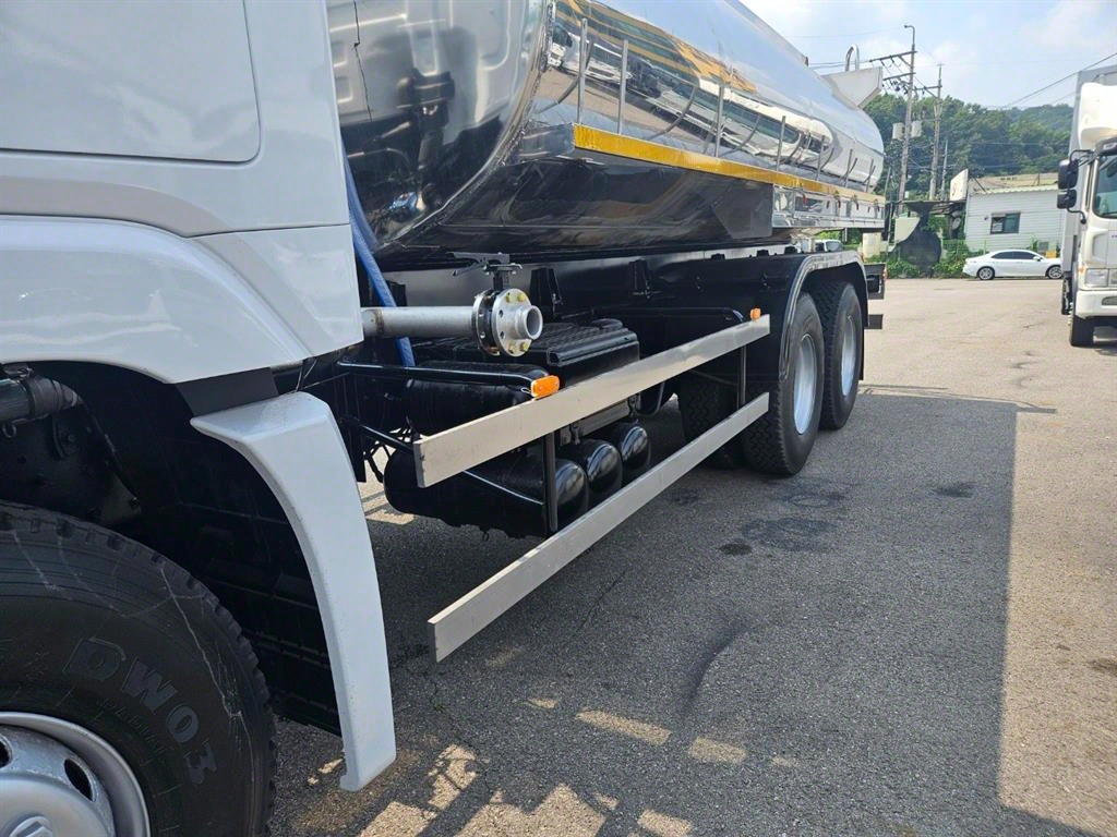 현대 엑시언트 16톤 15,200L 살수차 2015년식 주행 73,874km 중고 화물차 상세 이미지 16