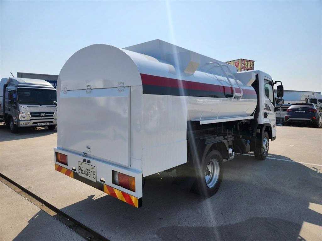 3.5톤 5000리터 탱크로리 2017년식 주행 593,353km 중고 화물차 홈/탱크로리 상세 이미지 6