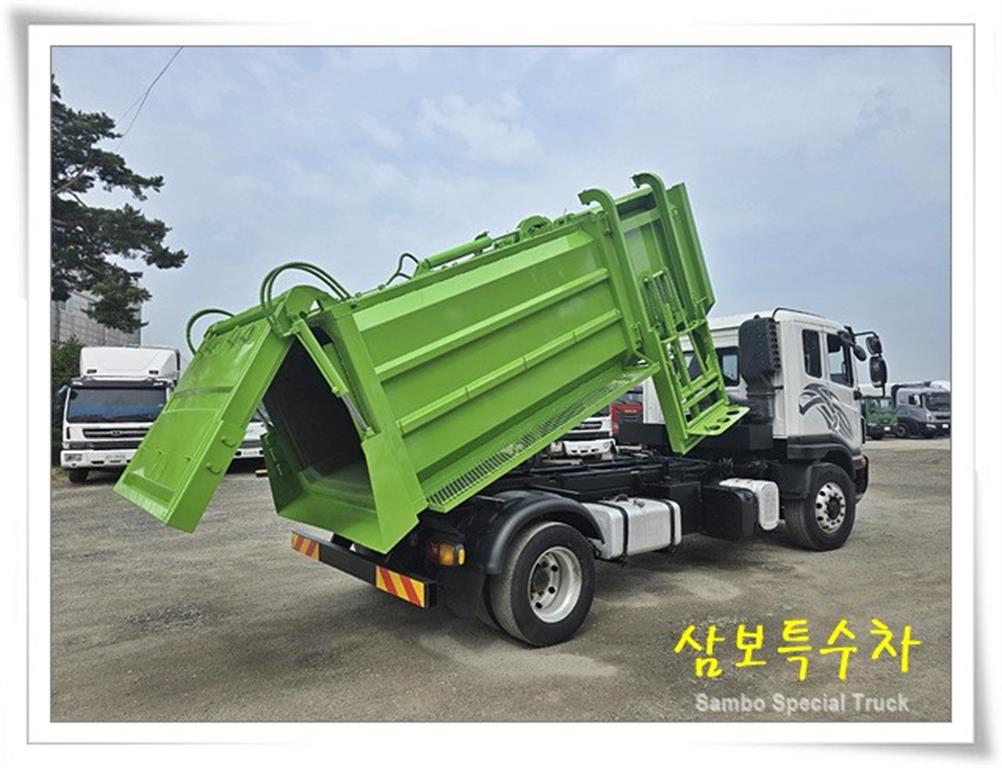 2014년식 주행 737,337km 8톤 음식물처리차량 중고 화물차 음식물차 대표 이미지