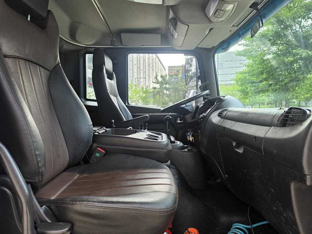 현대 메가트럭 5톤 쓰리축 암롤트럭 2019년식 주행 312,075km 중고 화물차 상세 이미지 13