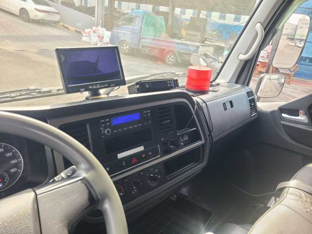 2.5톤 매립형 냉동탑 리프트장착 2018년식 주행 234,521km 중고 화물차 상세 이미지 15