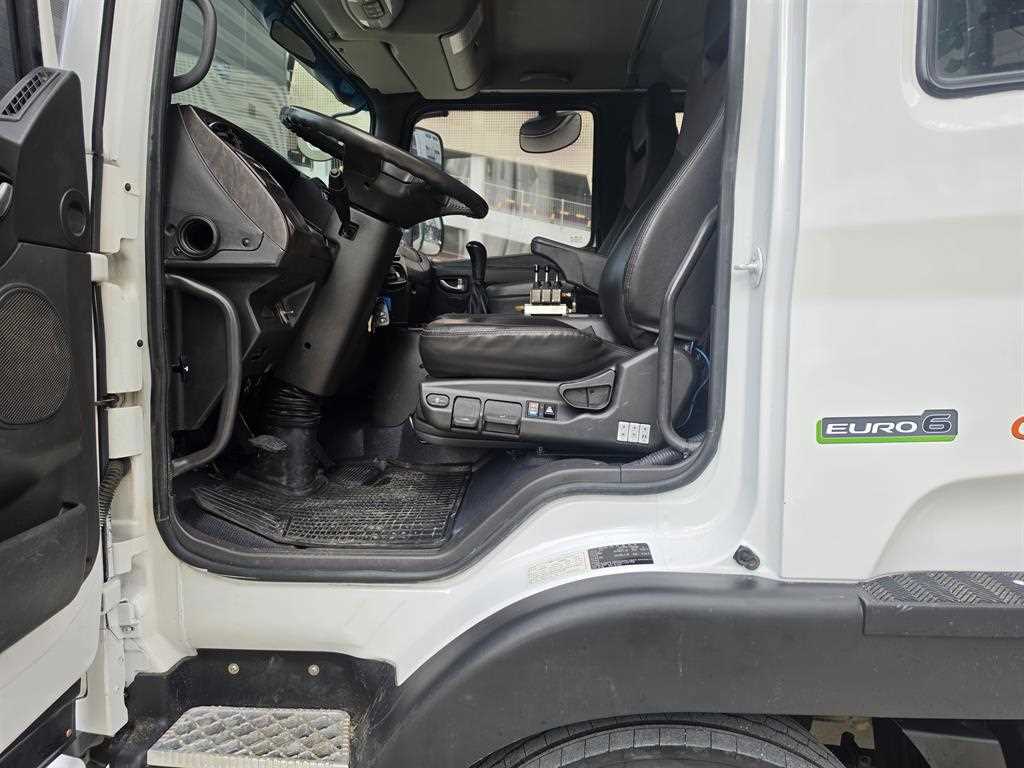 현대 메가트럭 5톤 쓰리축 암롤트럭 2019년식 주행 312,075km 중고 화물차 상세 이미지 12