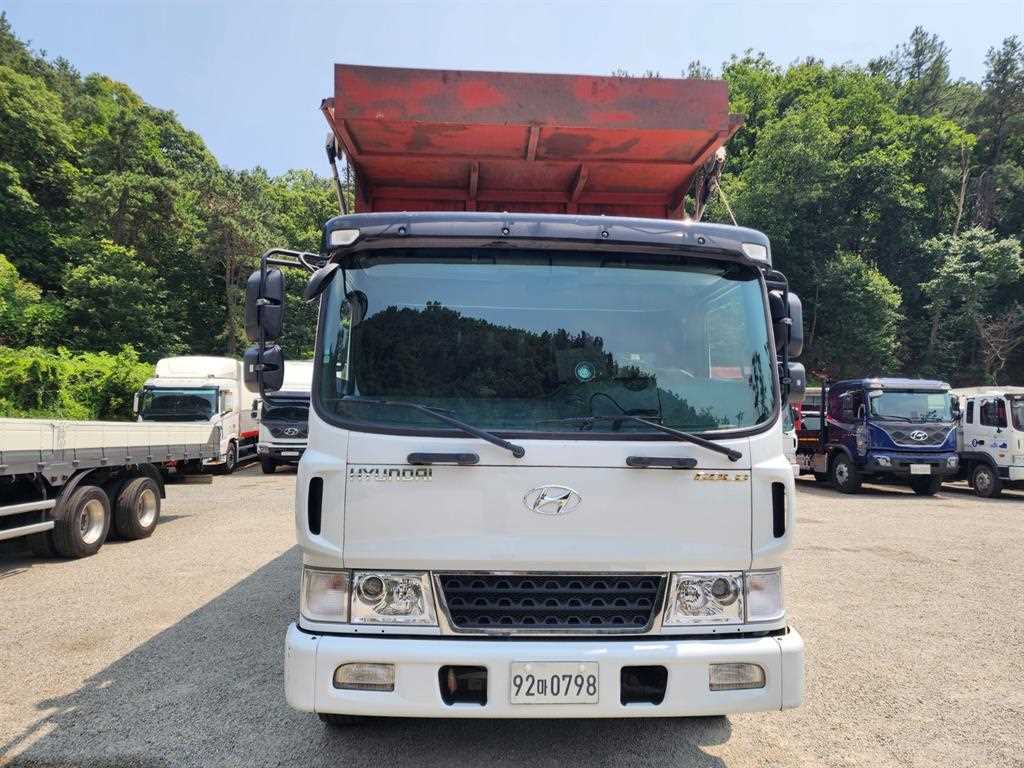 현대 메가트럭 5톤 7.4m 앞축 집게차 2018년식 주행 358,026km 중고 화물차 상세 이미지 2