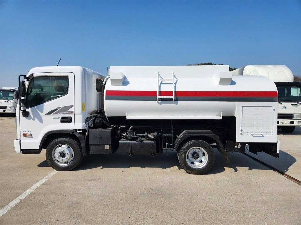 3.5톤 5000리터 탱크로리 2017년식 주행 593,353km 중고 화물차 홈/탱크로리 상세 이미지 5