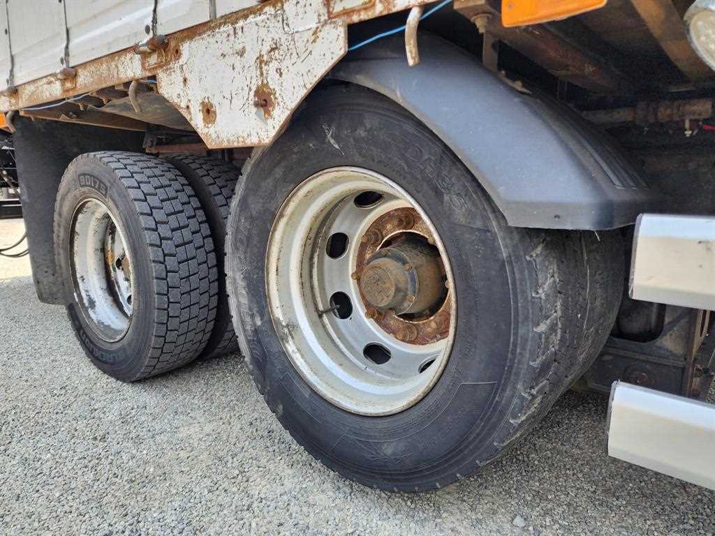 현대 메가트럭 5톤 7.4m 앞축 집게차 2018년식 주행 358,026km 중고 화물차 상세 이미지 7