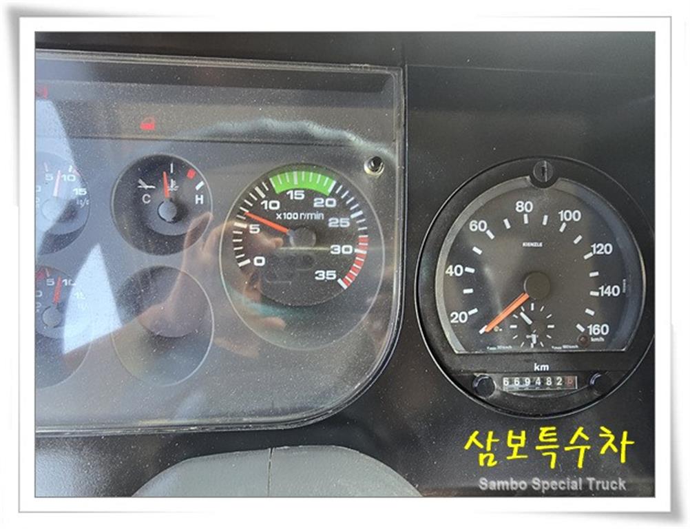 현대 메가트럭 7톤 올스텐 7000리터 살수차 2007년형 주행 669,482km 중고 화물차 상세 이미지 10