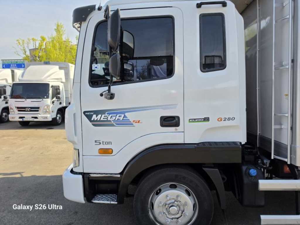 현대 메가트럭 5톤 냉동탑 2017년식 주행 588,577km 중고 화물차 상세 이미지 10