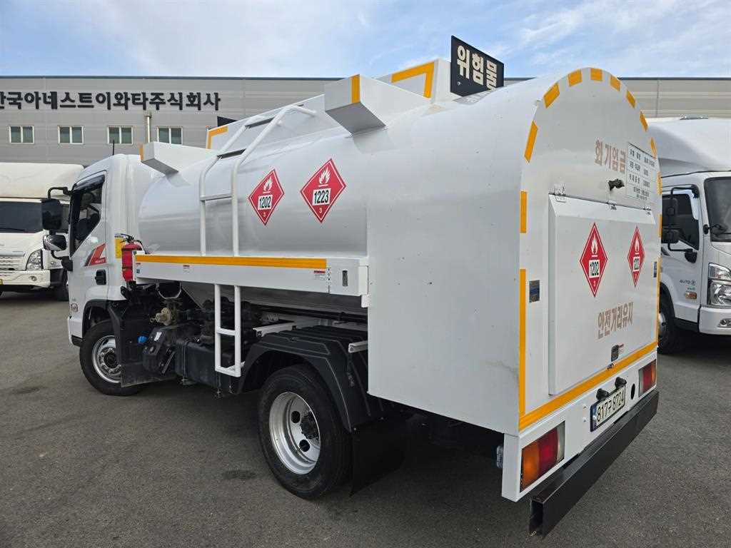 3.5톤 5000리터 알루미늄 탱크로리 2024년식 주행 115,709km 중고 화물차 홈/탱크로리 상세 이미지 6