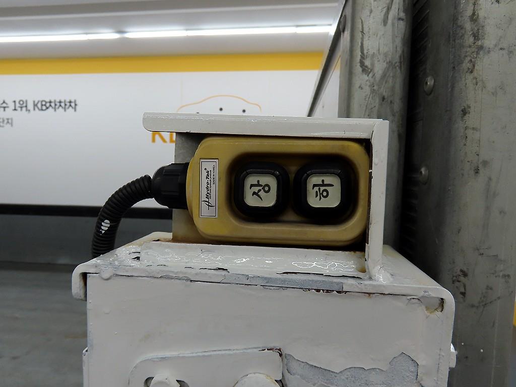 기아 봉고3 1톤 무사고 EV 파워게이트 2023년형 주행 51,593km 중고 화물차 카고 상세 이미지 11