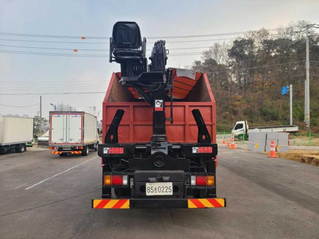 2018년식 주행 42,467km 현대 메가트럭 5톤 히아브 10000XG 집게차 중고 화물차 상세 이미지 7