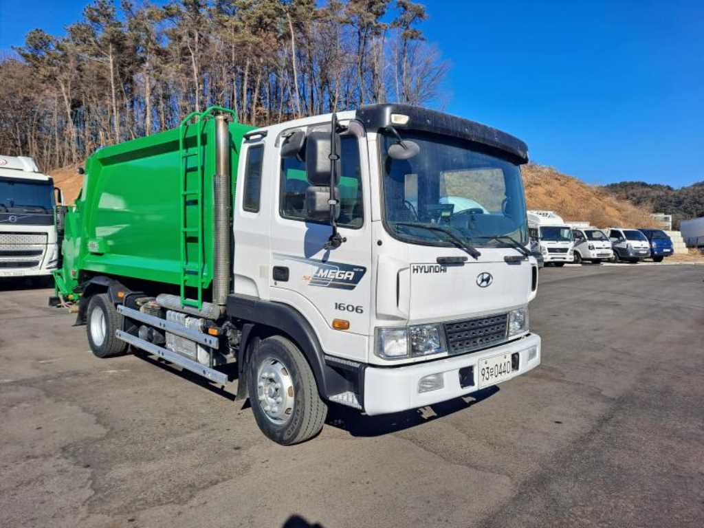 현대 메가트럭 5톤 압착식 진개차 2018년식 주행 231,704km 중고 화물차 상세 이미지 2