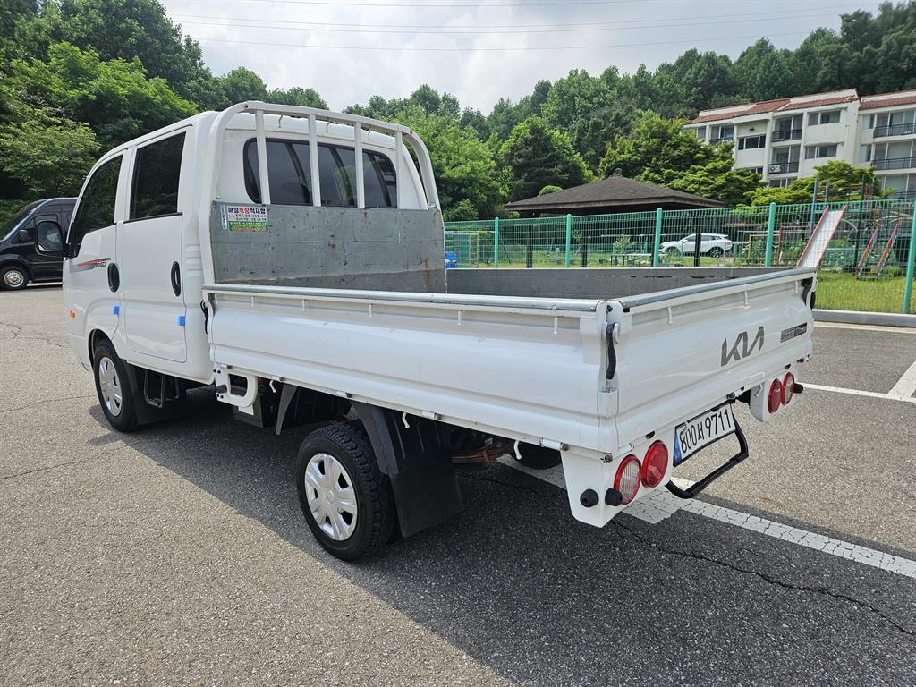 기아 더뉴봉고3 1톤 더블캡 초장축 카고 2022년식 주행 78,984km 중고 화물차 상세 이미지 3