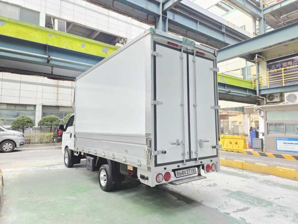 기아 봉고3 1톤 LPG 전동식 윙바디 2024년식 주행 132,036km 중고 화물차 상세 이미지 9