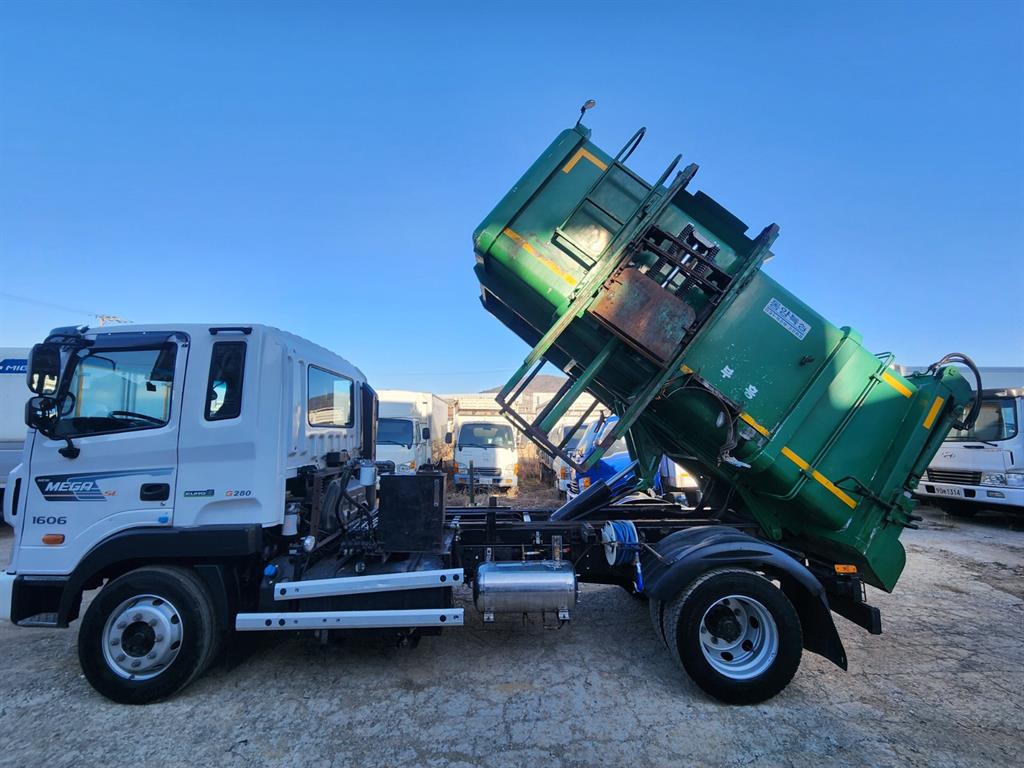 현대 메가트럭 8톤 덤프형 음식물차 2019년식 중고 화물차 2019-10 주행 215,913km 상세 이미지 7