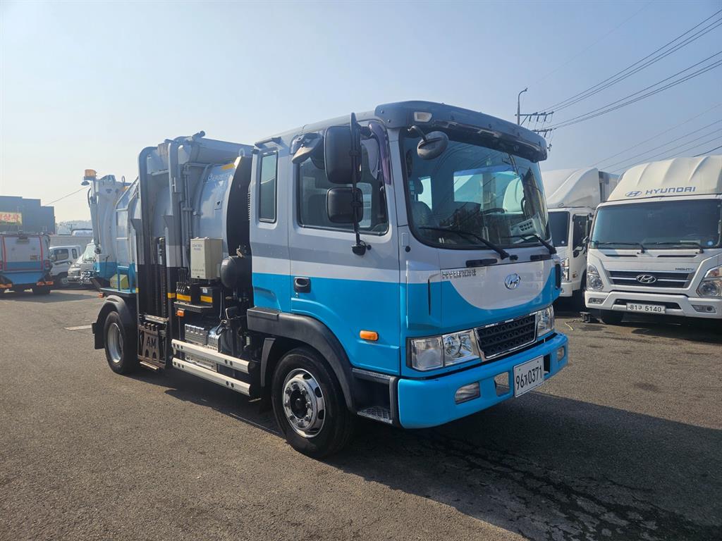 현대 메가트럭 6.7톤 승인 밀판식 음식물차 2019년식 주행 44,067km 중고 화물차 대표 이미지