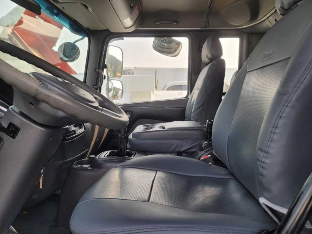 2018년식 주행 42,467km 현대 메가트럭 5톤 히아브 10000XG 집게차 중고 화물차 상세 이미지 10