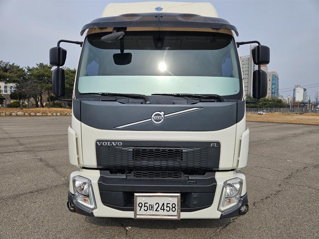 볼보 4.5톤 셀프로더 적재함 7500 태건특장 2018년식 주행 475,437km 중고 트럭 상세 이미지 2