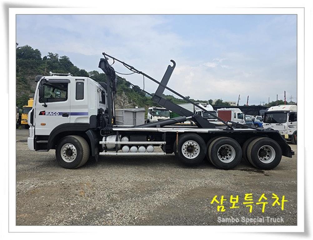 현대 트라고 24톤 1+3축 암롤트럭 2012년식 주행 602,799km 중고 화물차 상세 이미지 4