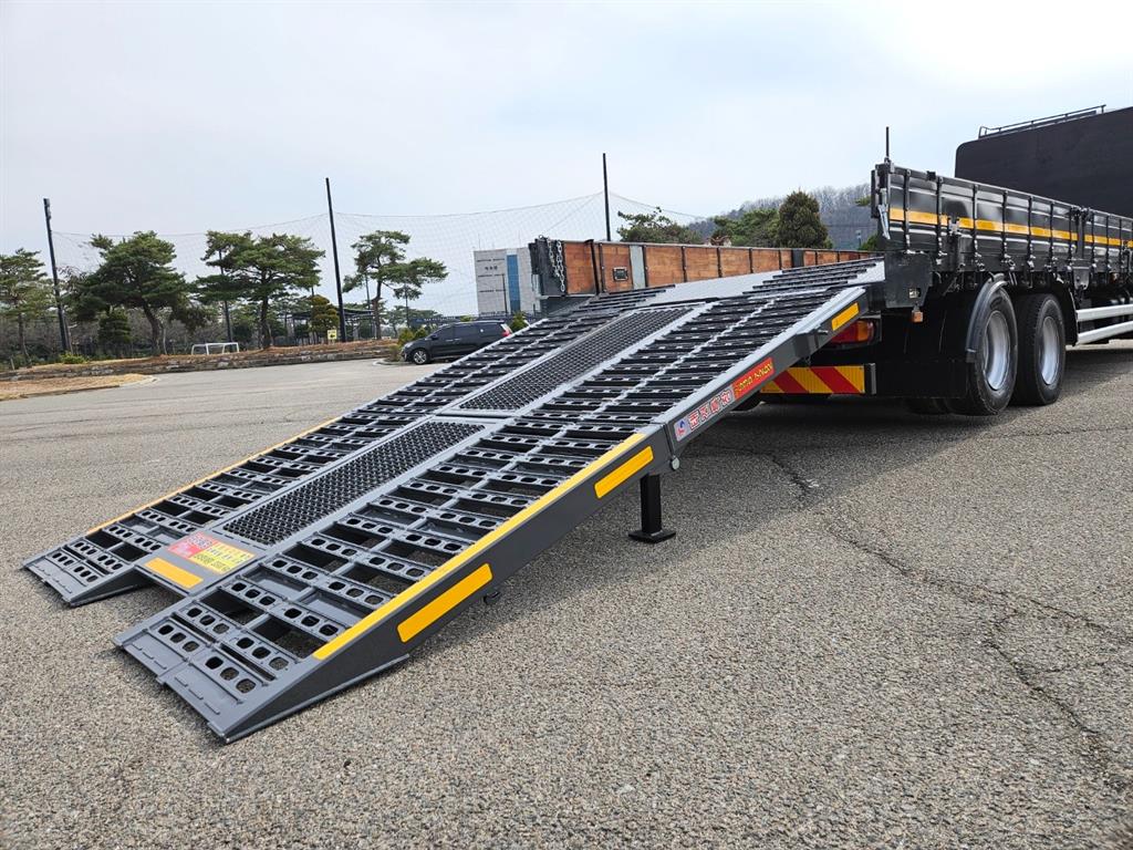 볼보 4.5톤 셀프로더 적재함 7500 태건특장 2018년식 주행 475,437km 중고 트럭 상세 이미지 10