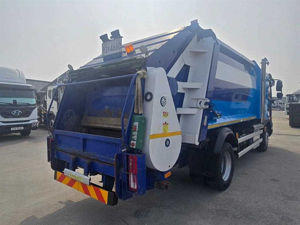 5톤 압착식 진개차 2023년식 주행 104,085km 중고 화물차 상세 이미지 7