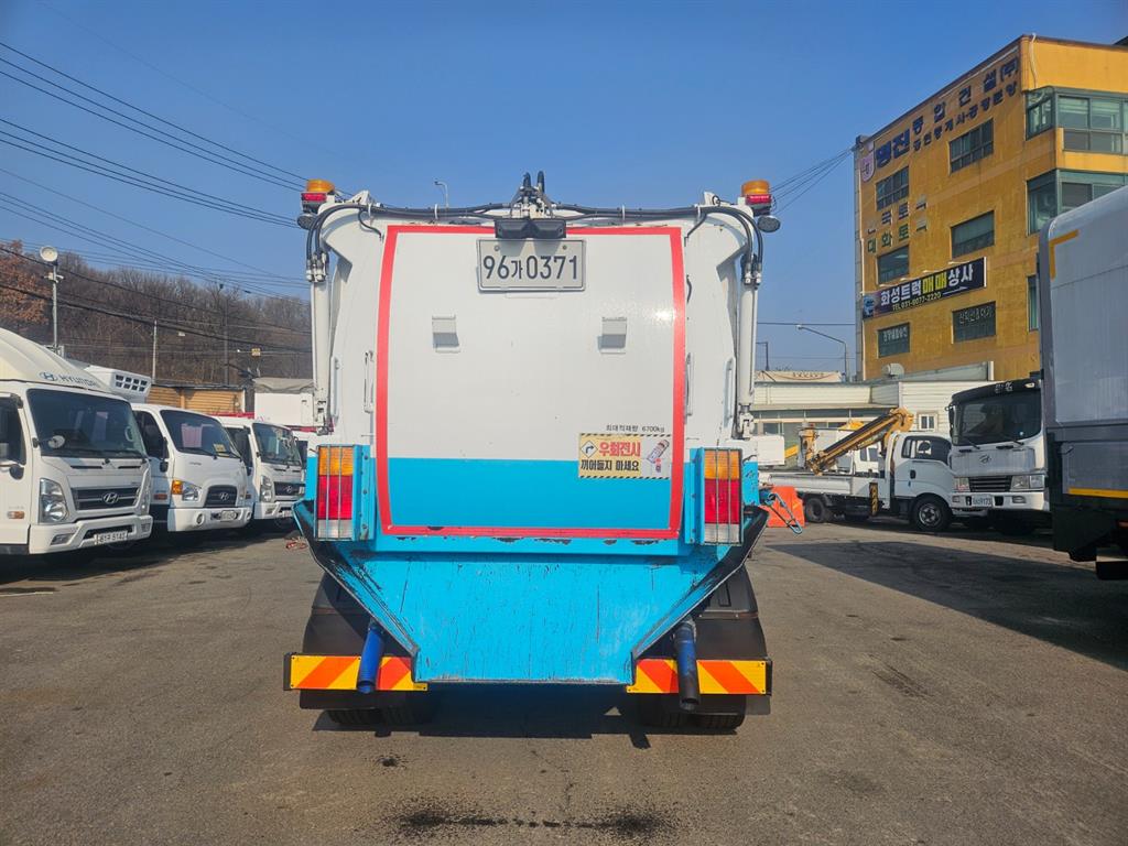 현대 메가트럭 6.7톤 승인 밀판식 음식물차 2019년식 주행 135,558km 중고 화물차 상세 이미지 7