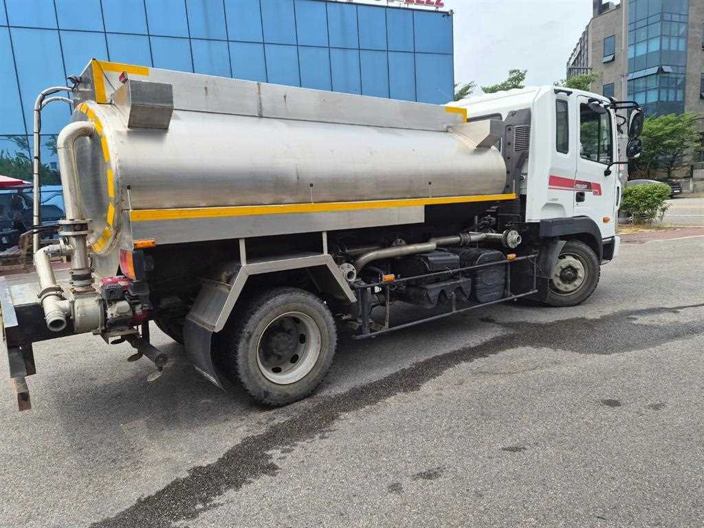 현대 메가트럭 5톤 6000리터 살수차 2012년식 주행 220,770km 중고 화물차 상세 이미지 4