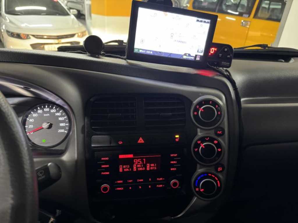 기아 봉고3 1톤 하이냉동탑 수동 2018년식 주행 108,999km 중고 트럭 상세 이미지 12