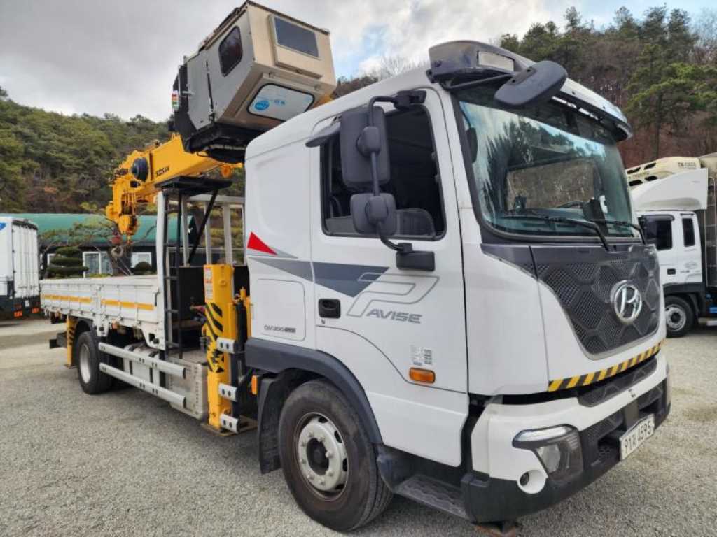 현대 파비스 5.5톤 수산 7단 카고크레인 2023년식 주행 10,269km 중고 화물차 상세 이미지 3