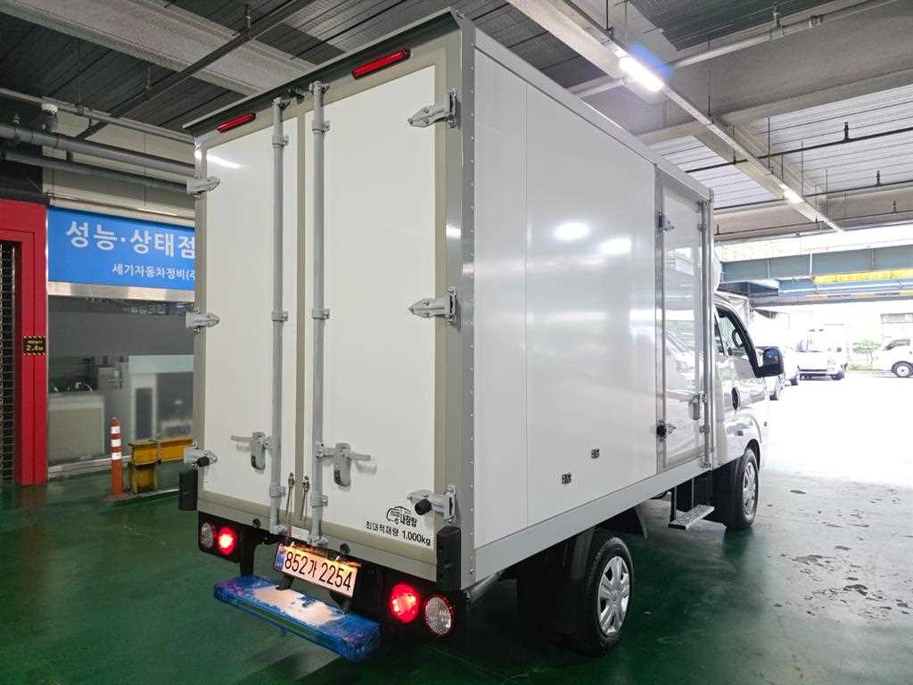 기아 봉고3 1톤 하이내장탑 오토 중고 화물차 2025 주행 2,493km 상세 이미지 3