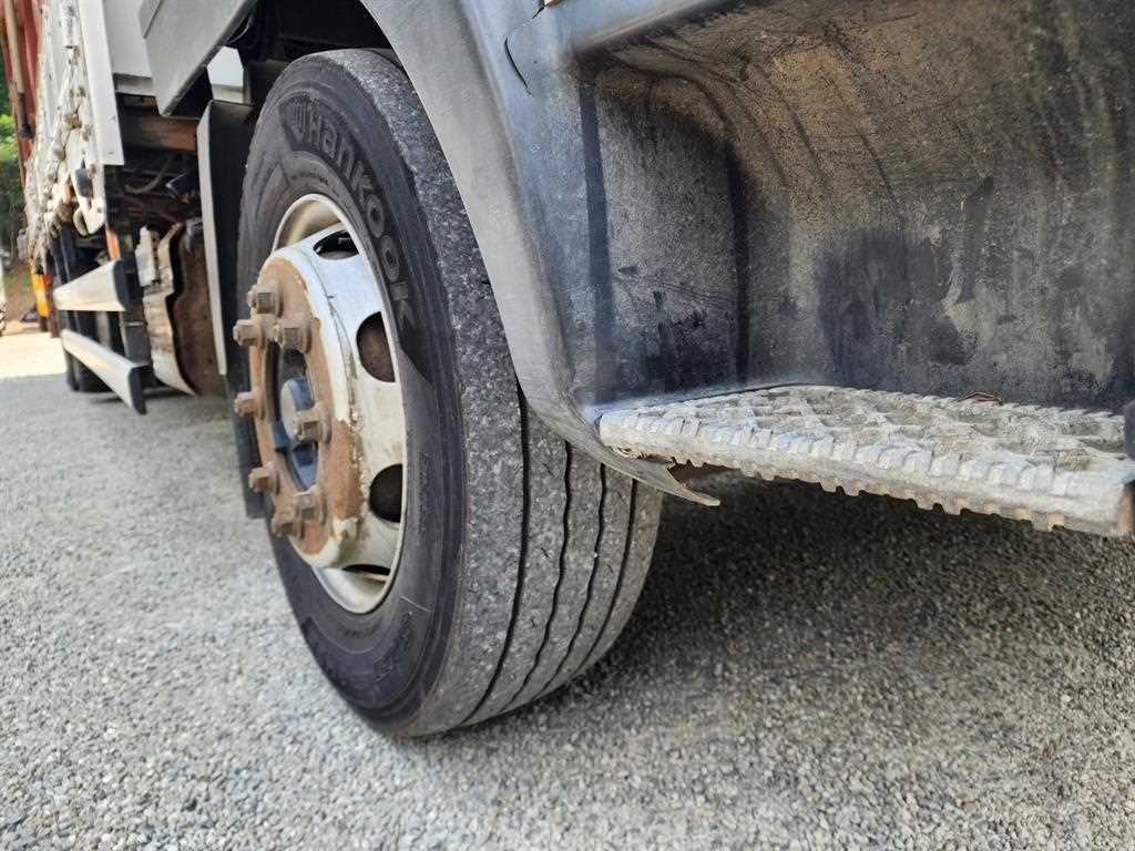 현대 메가트럭 5톤 7.4m 앞축 집게차 2018년식 주행 358,026km 중고 화물차 상세 이미지 9
