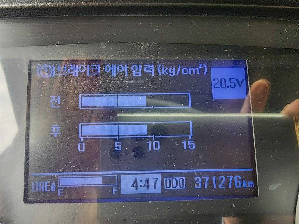 현대 메가트럭 5톤 7미터 앞축 집게차 2018년식 주행 371,271km 중고 화물차 상세 이미지 10