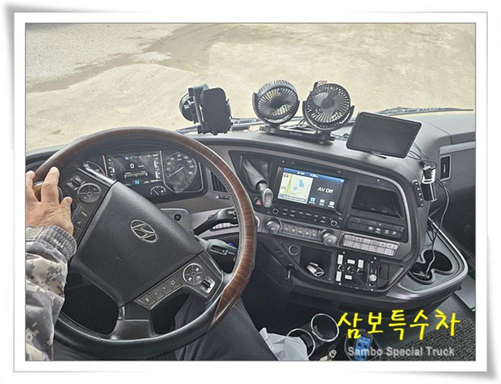 현대 엑시언트 프로 25톤 암롤트럭 2023년형 주행 195,125km 중고 화물차 상세 이미지 11